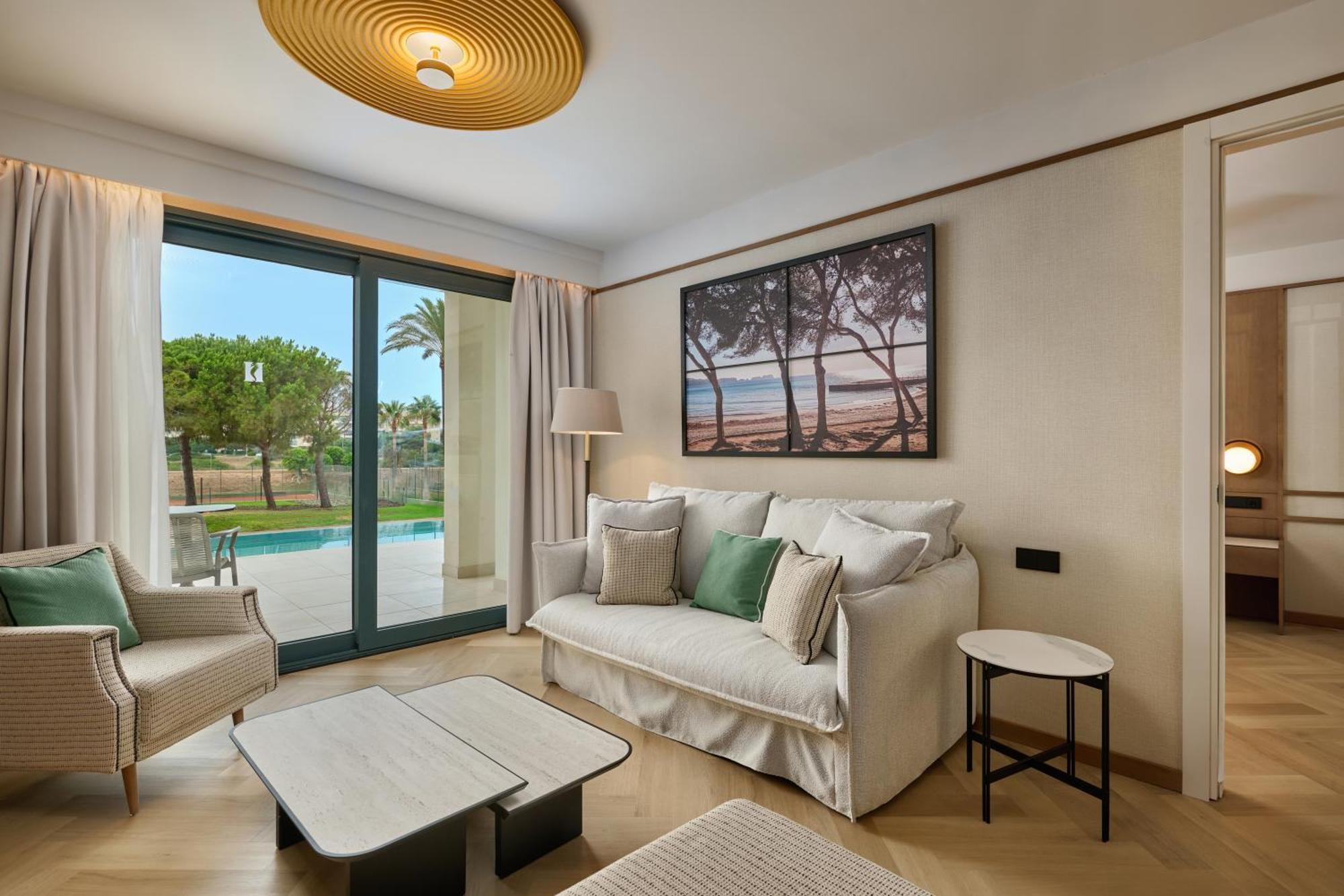 Suite Swim-Up